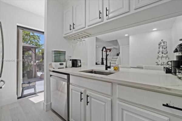 Karanda Village 1, 3627 Cocoplum Cir #34114, Coconut Creek, Florida 33063, image 1