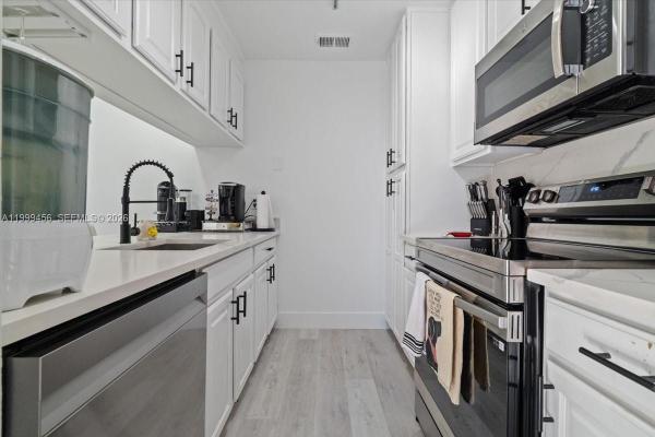 Karanda Village 1, 3627 Cocoplum Cir #34114, Coconut Creek, Florida 33063, image 2
