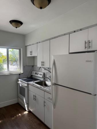 Commercial Center, 5549 NE Miami Ct #1, Miami, Florida 33137, image 2