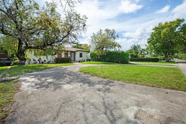 Hialeah Golf Course, 281 Pocatella St, Miami Springs, Florida 33166, image 3