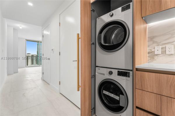 77 SE 5th St #3304, Miami, Florida 33131, image 1