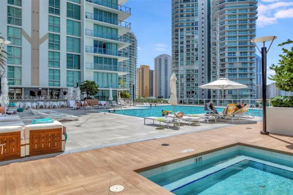 Parque Towers, 300 Sunny Isles Blvd #4-807, Sunny Isles Beach, Florida 33160, image 2