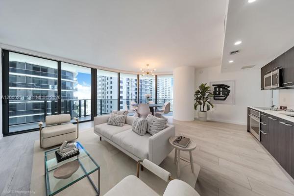 Brickell Heights East, 45 SW 9th St #1808, Miami, Florida 33130, image 1
