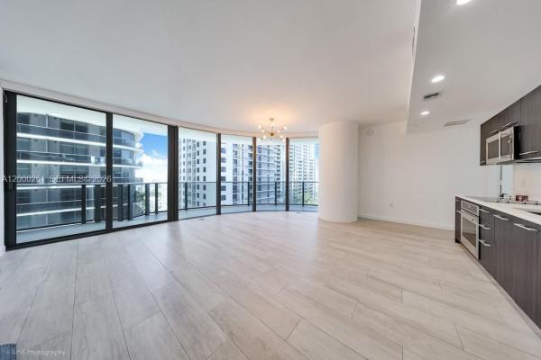 Brickell Heights East, 45 SW 9th St #1808, Miami, Florida 33130, image 2