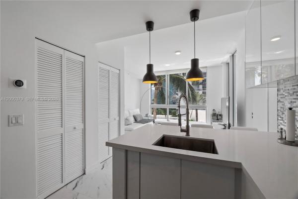 Met 1, 300 S Biscayne Blvd #T-1411, Miami, Florida 33131, image 1