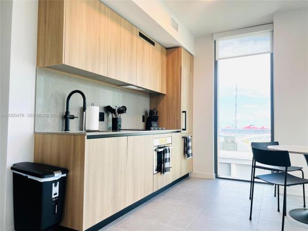 121 NE 25th St #1701, Miami, Florida 33132, image 1