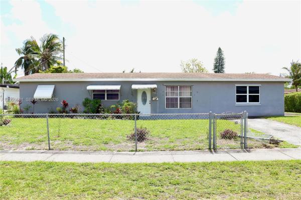 1240 NE 214th St, Unincorporated Dade County, Florida 33179, image 1