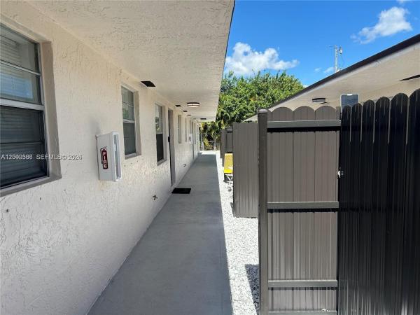 Golden Heights, 916 SW 10th St #1-3, Hallandale Beach, Florida 33009, image 2