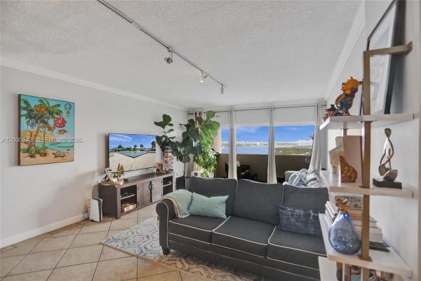Arlen House Central, 300 Bayview Dr #PH-10, Sunny Isles Beach, Florida 33160, image 2
