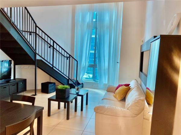 Met 1, 300 S Biscayne Blvd #L-604, Miami, Florida 33131, image 1