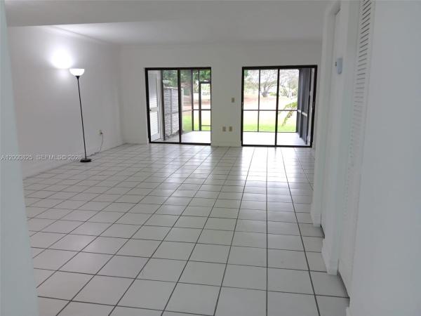 Country Club Of Miami Fairway Townhouses, 19174 Bobolink Dr, Hialeah, Florida 33015, image 3