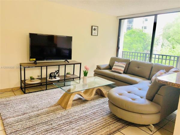 Plaza Of The Americas, 17021 N Bay Rd #318, Sunny Isles Beach, Florida 33160, image 1