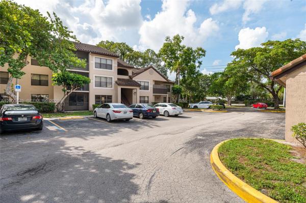 Palm-Aire Gardens, 4581 W Mcnab Rd #28, Pompano Beach, Florida 33069, image 2