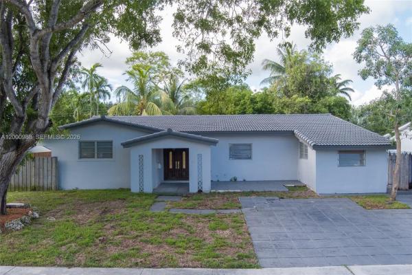 Pickwick Lake Estates, 840 NE 182nd Ter, North Miami Beach, Florida 33162, image 2