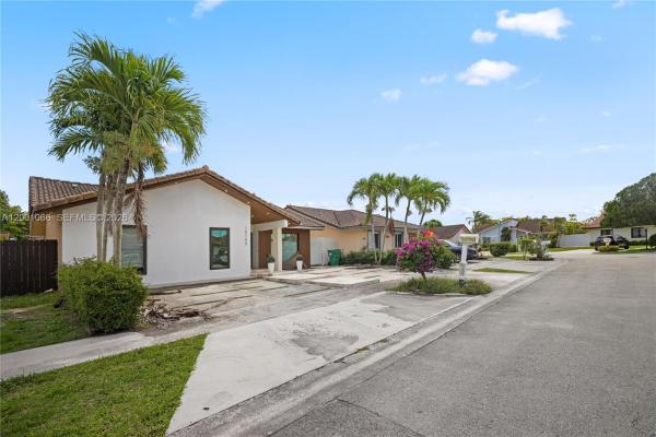 10105 SW 144th Ave, Unincorporated Dade County, Florida 33186, image 3