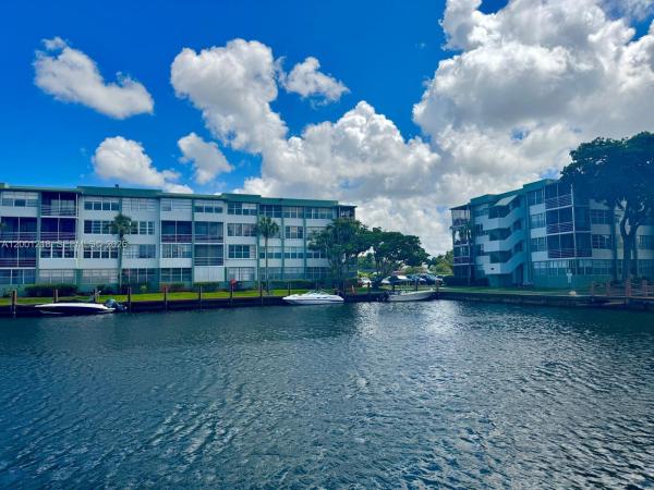 Watergate, 2741 Taft St #404, Hollywood, Florida 33020, image 2