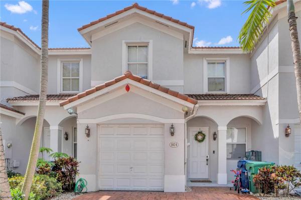 Ives Dairy Townhomes, 1024 NE 208th St, Ives Estates, Florida 33179, image 2
