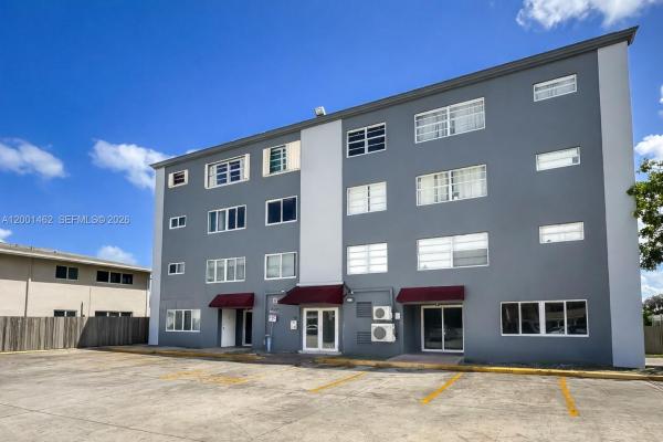 Sommerset, 1060 Crystal Lake Dr #401, Deerfield Beach, Florida 33064, image 2