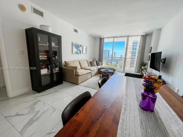 One Miami East, 335 S Biscayne Blvd #3300, Miami, Florida 33131, image 1