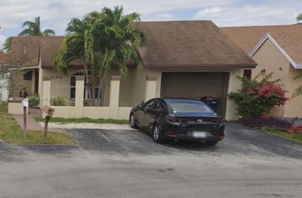 7010 SW 103rd Pl, Unincorporated Dade County, Florida 33173, image 1