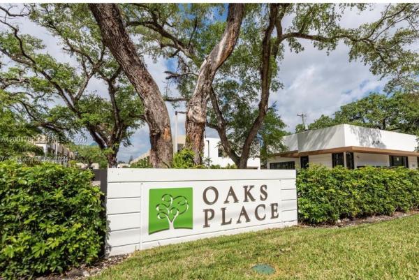 Oaks Place, 4130 N Oak Pl, Dania Beach, Florida 33314, image 1