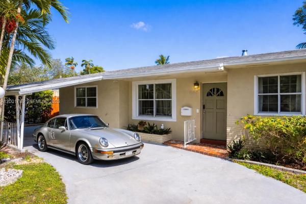 565 NE 160th Ter, Unincorporated Dade County, Florida 33162, image 1