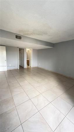 9375 Fontainebleau Blvd #L-304, Unincorporated Dade County, Florida 33172, image 2
