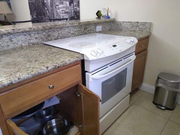 Village At Dadeland, 7530 SW 82nd St #G102, Glenvar Heights, Florida 33143, image 2