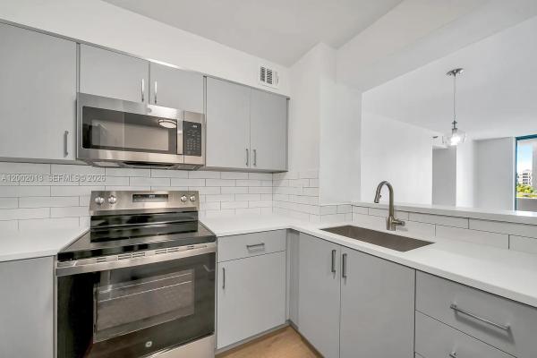 RioPlaza, 501 SW 1st St #502, Miami, Florida 33130, image 1