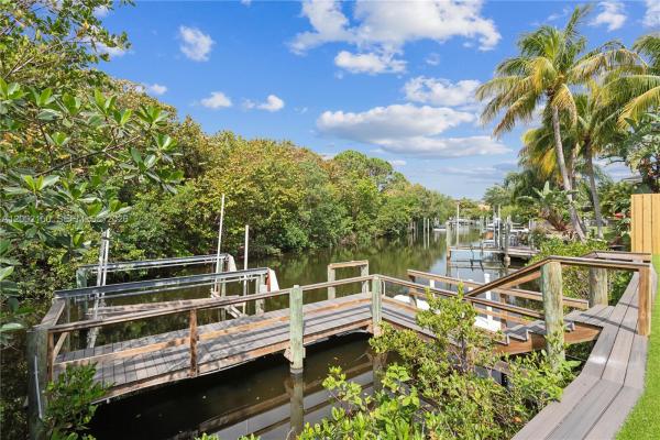 Waterway Manor, 14019 N Miller Dr, Palm Beach Gardens, Florida 33410, image 1