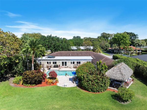 Kendall Park Estates, 10740 SW 74th Ct, Pinecrest, Florida 33156, image 1
