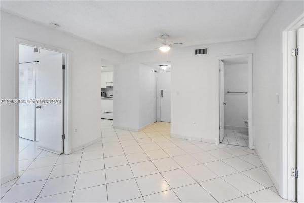 Lake Beach Club, 2600 Collins Ave #405, Miami Beach, Florida 33140, image 2
