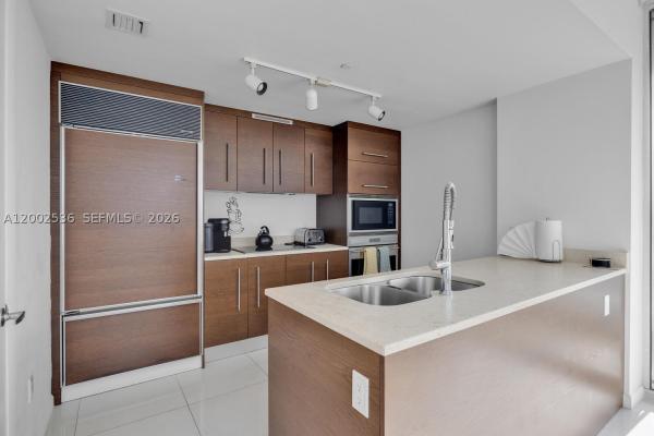Icon Brickell Tower 3, 485 Brickell Ave #4104, Miami, Florida 33131, image 2