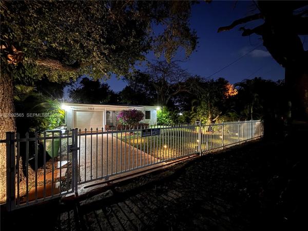 151 NW 165th St, Unincorporated Dade County, Florida 33169, image 1