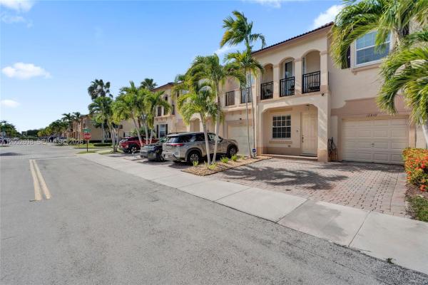 12839 SW 135th Ter, Unincorporated Dade County, Florida 33186, image 2
