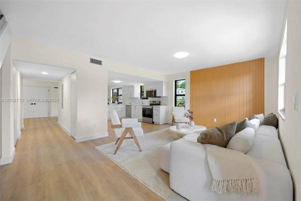 7996 Crespi Blvd #4, Miami Beach, Florida 33141, image 2