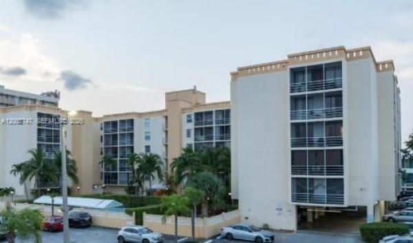 Bayswater Court, 2935 NE 163rd St #4Q, North Miami Beach, Florida 33160, image 2