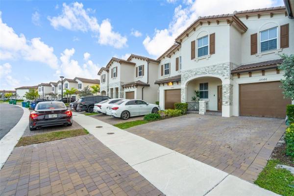 12586 NW 22nd Pl, Unincorporated Dade County, Florida 33167, image 2