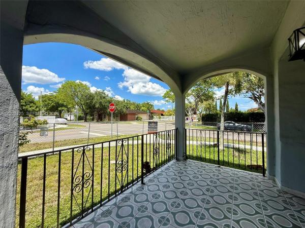 Palbicke & Garrisons, 3000 NW 5th St, Miami, Florida 33125, image 3