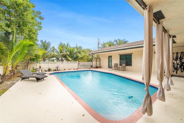 Royal Palm Vista, 614 NE 3rd St, Dania Beach, Florida 33004, image 1
