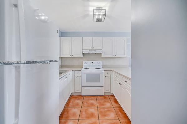 Paseo Real, 6255 Kendale Lakes Cir #218, Unincorporated Dade County, Florida 33183, image 3