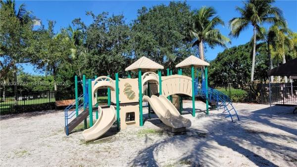 Vista Meadows, 777 Tanglewood Cir, Weston, Florida 33327, image 2