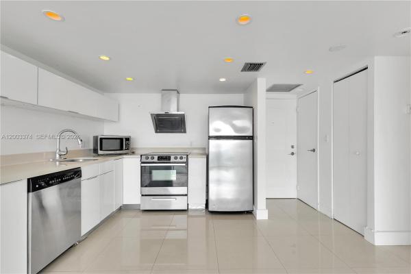 Arlen House East, 100 Bayview Dr #1002, Sunny Isles Beach, Florida 33160, image 1