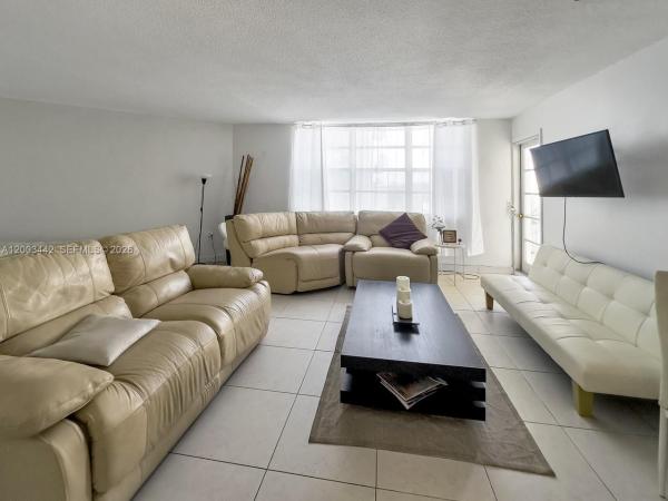 Commodore Plaza Tower, 2750 NE 183rd St #407, Aventura, Florida 33160, image 2