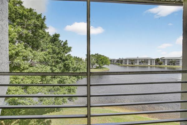 Lagoon Place, 9235 Lagoon Pl #404, Davie, Florida 33324, image 1