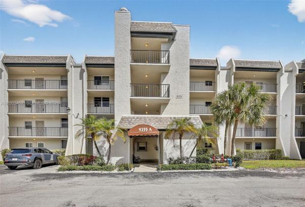 Lagoon Place, 9235 Lagoon Pl #404, Davie, Florida 33324, image 1