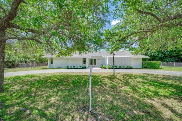 Pinecrest Residential, 13100 SW 81st Ave, Pinecrest, Florida 33156, image 1