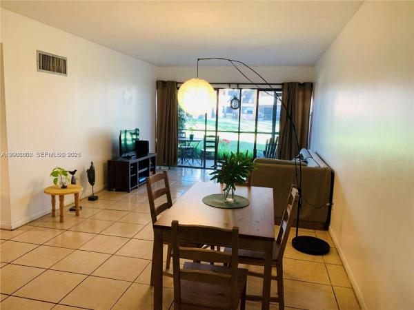 Hampton Court, 5855 Washington St #90, Hollywood, Florida 33023, image 2