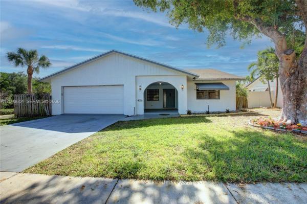 Hollywood Center, Dania Beach, Florida 33004, image 1