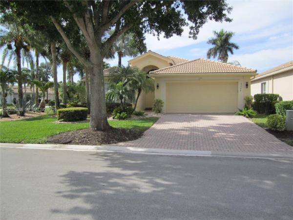 Valencia Shores, 9798 Casa Mar Dr, Lake Worth, Florida 33467, image 2